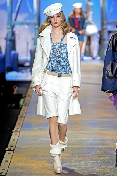 Look 12